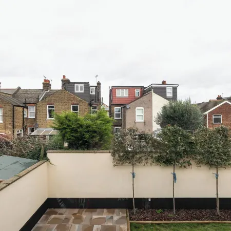 Skyvillion -Vineyard Court- Enfield 1Bed with Balcony