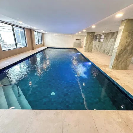 Victory Suites, - Swimming Pool and Gym, Close to Airport, Beach and Ocean Village