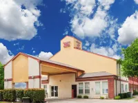 Garland Inn & Suites near Dallas TX Các khách sạn gần Sân gôn TopGolf