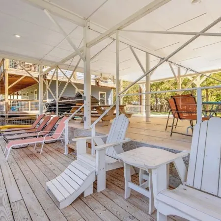 Lakefront Dog-friendly Home With Kayaks, Sup's, Huge Screened Porch