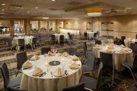 Holiday Inn Weirton - Steubenville Area by IHG - parking