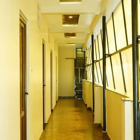 Vasu Inn - Rooms in Valparai