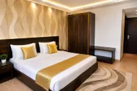 Hotel Flora - Kitchens