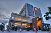 Merapi Merbabu Hotel Yogyakarta - Mountain view