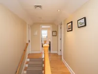 Heart of Jamestown, In town location, 3rd floor suite, B&B style with King Bed - Wifi