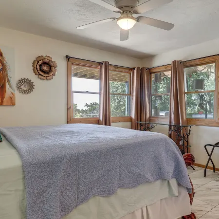 Fredericksburg Retreat w/ Hot Tub, Patio & Views