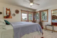 Fredericksburg Retreat w/ Hot Tub, Patio & Views - Maalaistalo