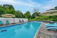 Fall Retreat : 1 Mi Cayuga Lake : Gym & Fire Pit - 2-Star