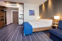 Holiday Inn Express FRIEDRICHSHAFEN by IHG - parkir