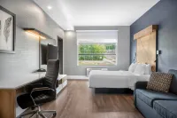 Quality Hotel & Conference Centre - 2-Star