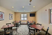 Cobblestone Inn & Suites - Brillion - Wifi