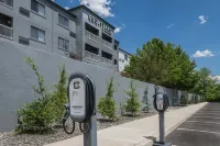 裏諾萬怡酒店 - 停車場