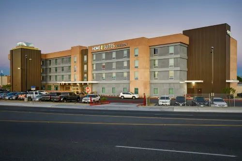 Home2 Suites by Hilton Victorville - parking