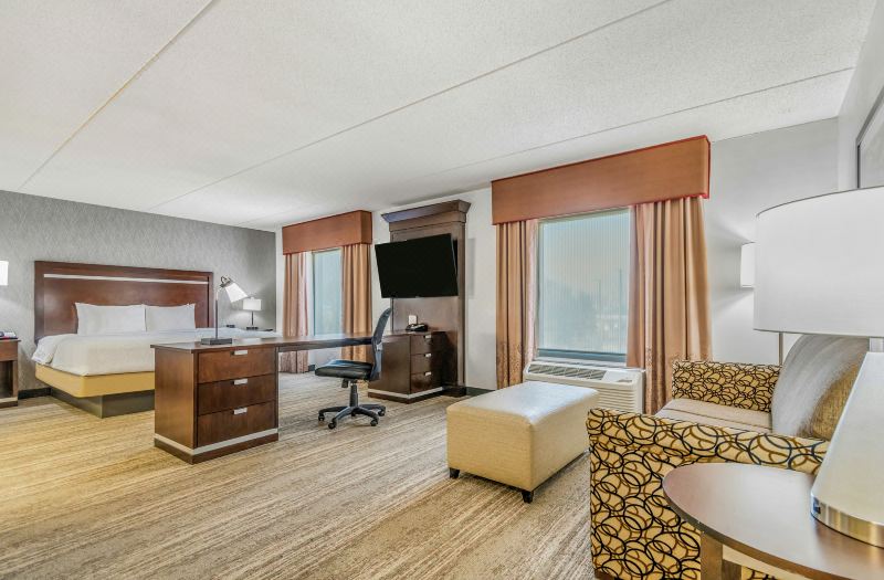 Hampton Inn & Suites Detroit/Airport-Romulus