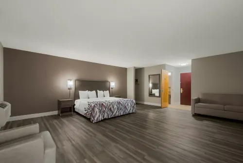Red Roof Inn & Suites Vineland - Buena - parking