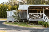 Timber Barn located on the Shoalhaven River - 4 ดาว