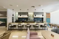 Hotel Costa Malaga by Pierre & Vacances - بار