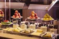 Mövenpick Hotel Zurich Regensdorf - Pools