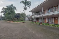 Yehezkiel Hotel Lembang - 2-Star