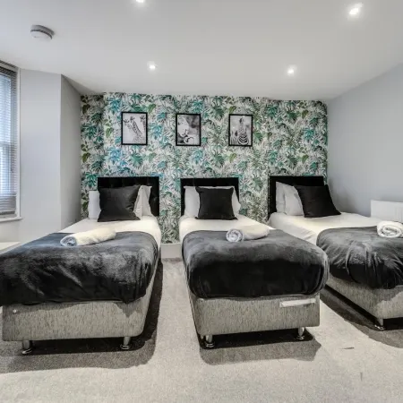 Central Pier Place | By My Getaways