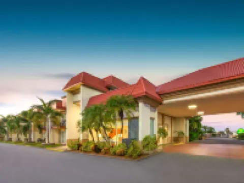 La Quinta Inn by Wyndham Clearwater Central クリアウォーターのホテル