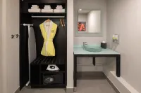 Staypineapple, Hotel Five, Downtown Seattle Hotels in Belltown