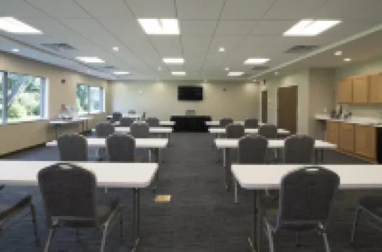 Holiday Inn Express & Suites PORTAGE by IHG