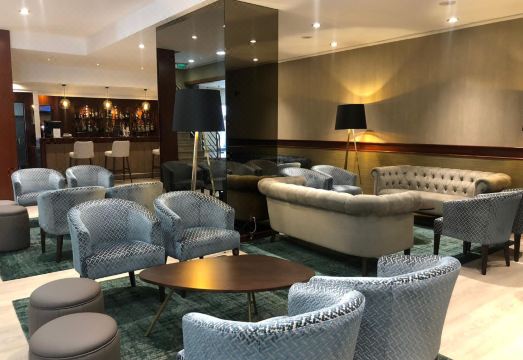 VIP 이그제큐티브 주리케 호텔의 야외 수영장 사진