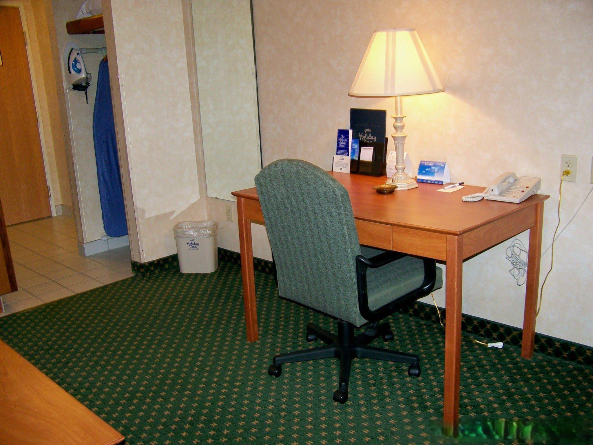 Holiday Inn Express Hotel & Suites Charlotte, an Ihg Hotel