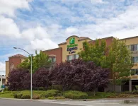 Holiday Inn Express & Suites Belmont Отели в г. Сан-Карлос