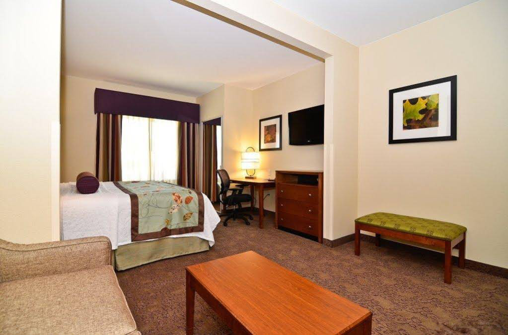 Best Western Plus Carousel Inn & Suites Burlington