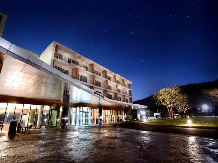 Jeju Aerospace Hotel Отели рядом с достопримечательностью «Shinhwa Theme Park»