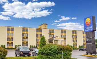 Holiday Inn Express Fall River North - Housity