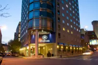 Hilton Boston Back Bay Hotels in der Nähe von Museum of Bad Art