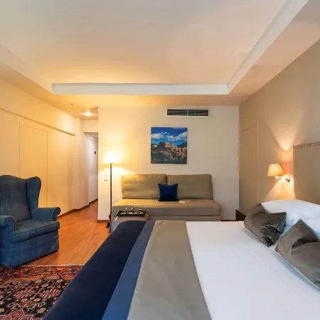 Best Western Plus Embassy Hotel Отели рядом с достопримечательностью «Станция метро Panormou»