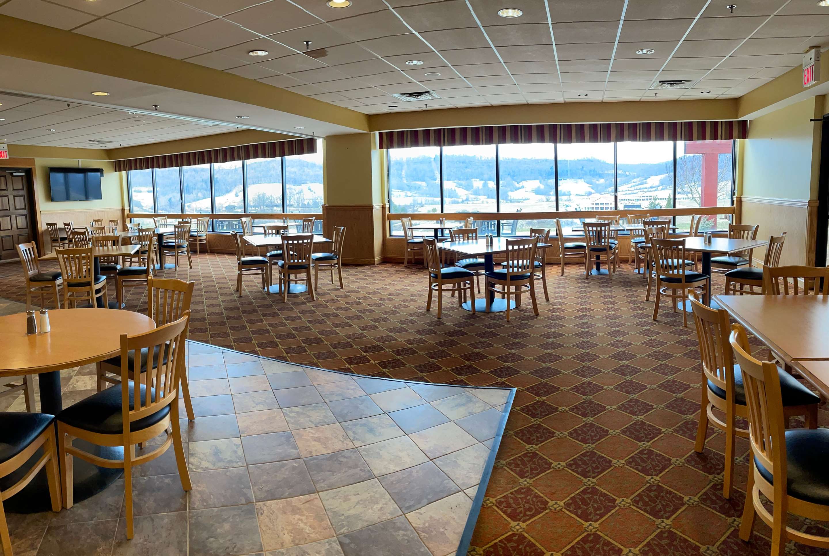 Days Inn & Suites by Wyndham Sutton Flatwoods