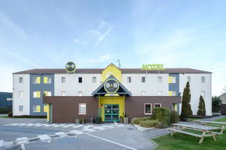 B&B Hotel Calais Centre St Pierre Отели рядом с достопримечательностью «Calais Lighthouse»