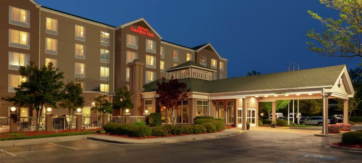 Hilton Garden Inn Charlotte North Hotele w: Mecklenburg County
