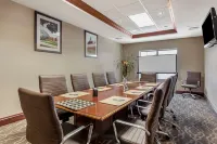 Holiday Inn Express & Suites Milwaukee NW – Park Place Hotels in Menomonee Falls