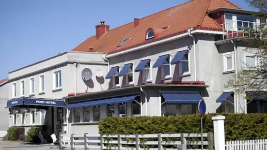 Port Hotel