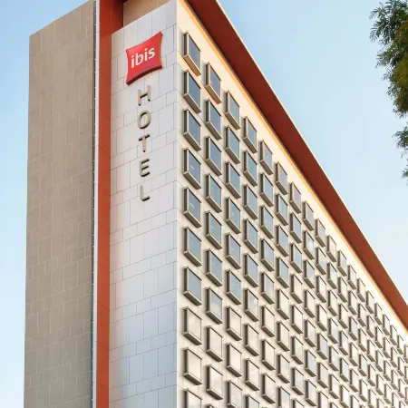 Ibis Singapore on Bencoolen - Newly Renovated Отели рядом с достопримечательностью «Улица Ватерлоо»