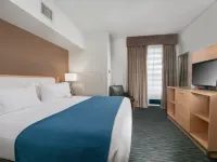 Holiday Inn Express & Suites SAN ANTONIO RIVERCENTER AREA by IHG Hotels near Fairchild Park