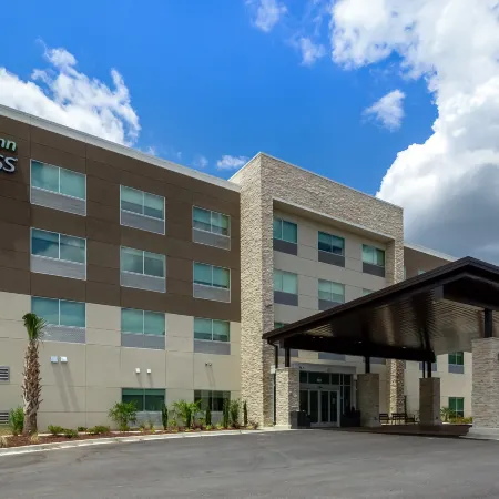 Holiday Inn Express & Suites LATTA by IHG