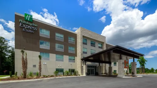 Holiday Inn Express & Suites LATTA by IHG - parking
