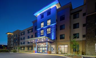 Holiday Inn Express & Suites Valencia - Santa Clarita