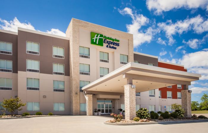 Holiday Inn Express & Suites LITCHFIELD WEST by IHG