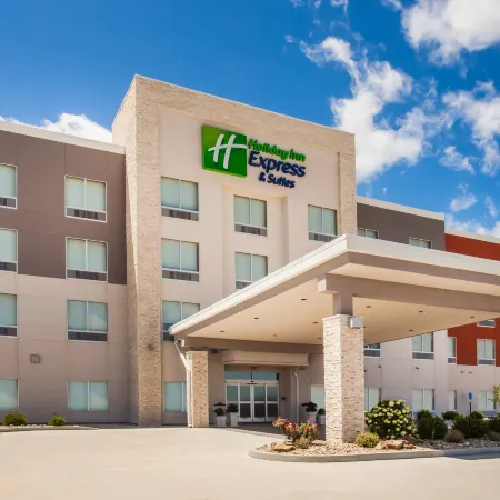 Holiday Inn Express & Suites LITCHFIELD WEST by IHG