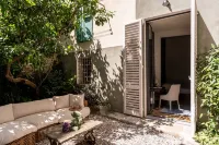 Oltrarno 1881 Apartments Hotels in San Frediano