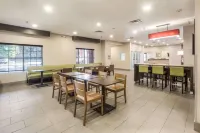 舒適酒店及套房費爾本 - 亞特蘭大西南 - 早餐