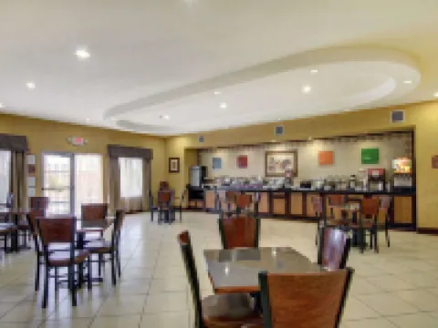 舒適套房酒店 阿爾瓦拉多酒店